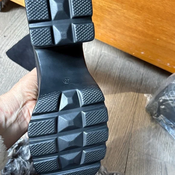 Women’s Black Platform Mid-Calf Boots - Picture 2 of 3